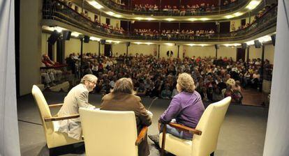Antonio Mu&ntilde;oz Molina, Josep Pons y Jes&uacute;s Ruiz Mantilla en el Teatro Juan Bravo en una edici&oacute;n anterior del festival en Segovia.