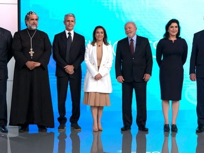 Los candidatos Jair Bolsonaro, Padre Kelmon, Felipe D'Avila, Soraya Thronicke, Luiz Inacio Lula da Silva, Simone Tebet, Ciro Gomes, en el último debate celebrado este jueves.