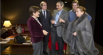 Los cinco pensadores minutos antes de empezar el acto.