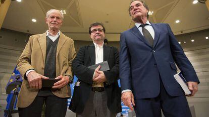 De izquierda a derecha, Erri de Luca, Javier Cercas y Oliver Stone.