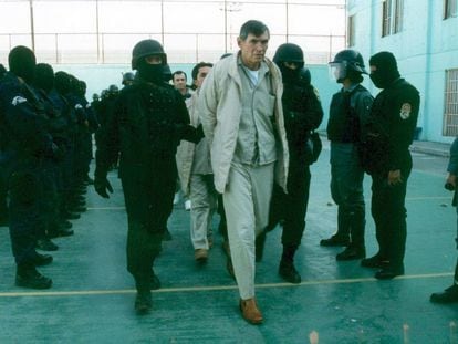 Miguel Ángel Félix Gallardo durante un traslado dentro del penal de máxima seguridad de La Palma, en enero de 2005.