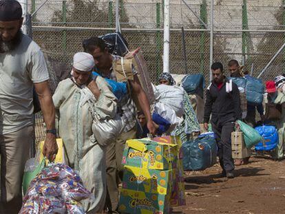 El tráfico de personas y mercancías ha vuelto hoy a Melilla tras el levantamiento del bloqueo de la frontera por parte de activistas marroquíes.