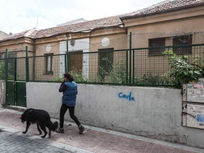 Edificación municipal sin uso ubicada en la calle Rodríguez Espinosa, 13, en el distrito de Vallecas.
 