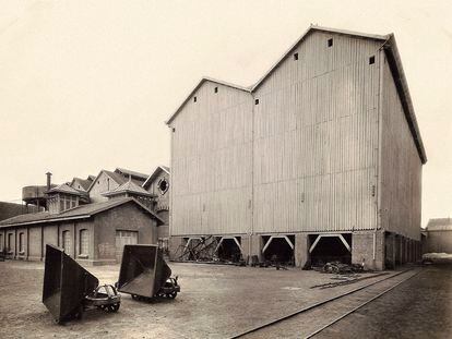Cámaras de plomo de la antigua Real Compañía Asturiana de Minas, hacia 1853.
