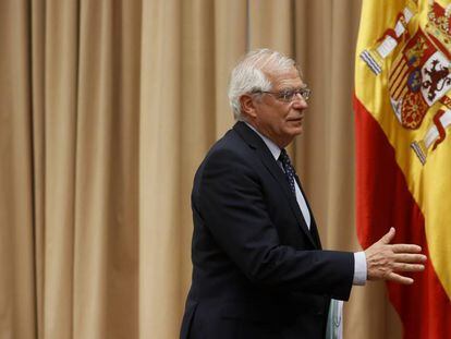 El Ministro de Asuntos Exteriores Josep Borrell asiste a una Comisión de Asuntos Exteriores en el Parlamento.
 