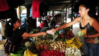 Un mercado de productos agrícolas en Guatemala.