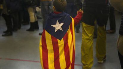 Colas para votar el 9 de noviembre de 2014 en el municipio barcelon&eacute;s de Taradell