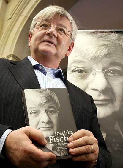 El ex ministro alemán de Exteriores Joschka Fischer presenta su libro en Berlín.