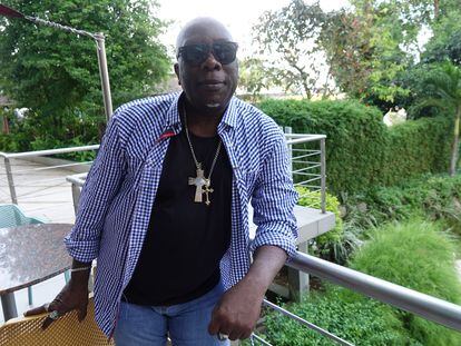 El cantante marfileño John Kyffy en Abiyán, al sur de Costa de Marfil, en julio de 2023.