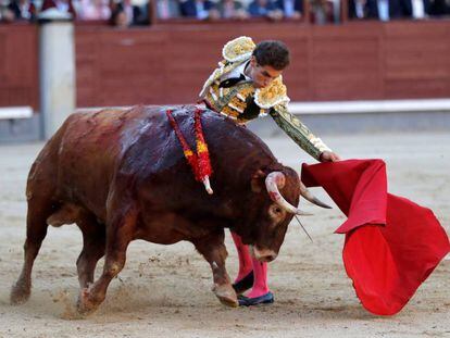 El diestro Ginés Marín, en la plaza de toros de Las Ventas.