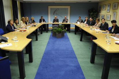 Reunión de las instituciones vascas para tratar de la acogida de refugiados de Siria.
