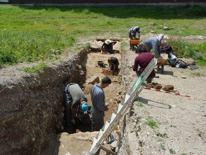 El equipo arqueológico de Al-Bunayya (Algeciras), en las última campaña de excavaciones.