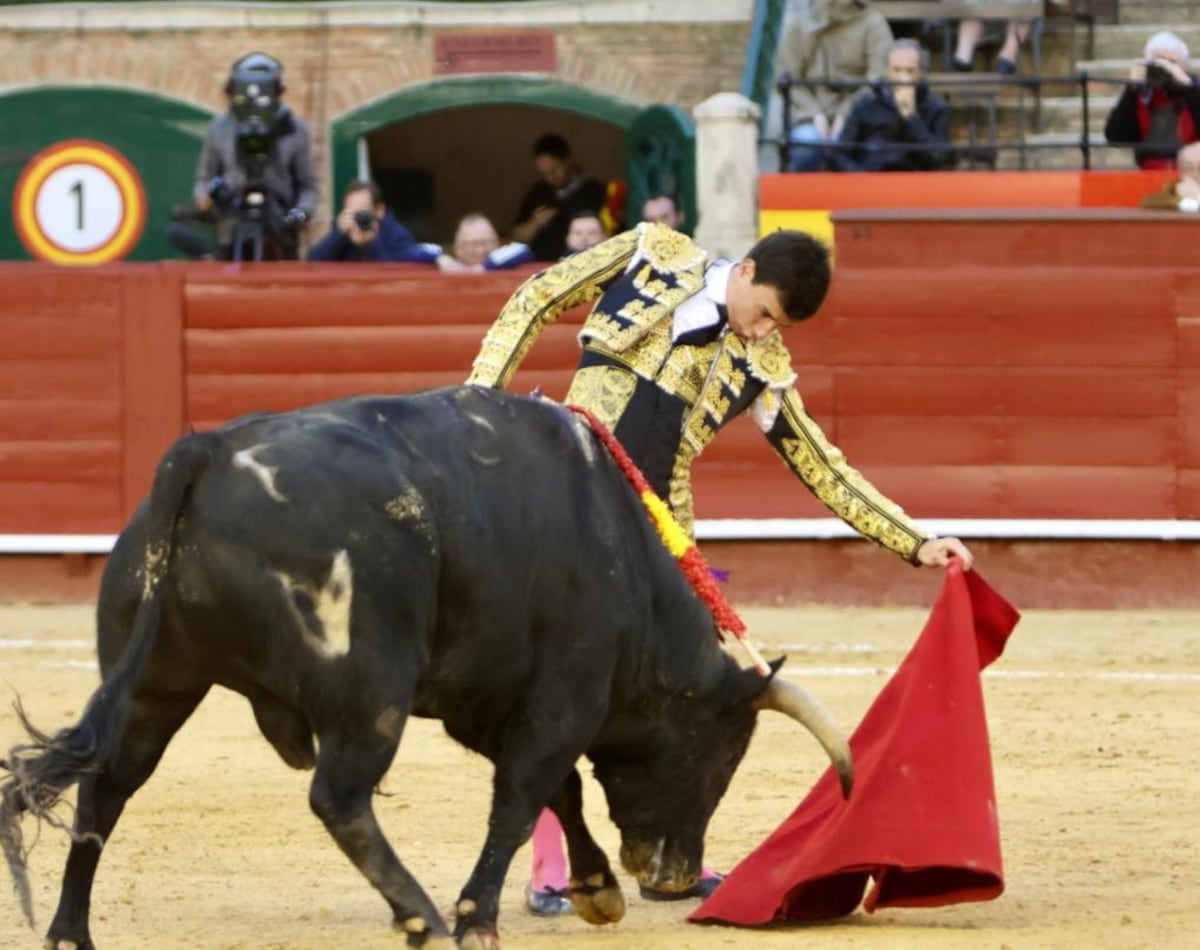 Descafeinado y decepcionante festejo mixto | Cultura