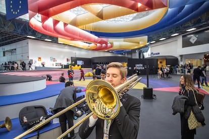 William Ronneburg, originario de Alemania, forma parte de la orquesta juvenil que tocará en el pabellón de la Unión Europea, invitado de honor a la FIL 2023.