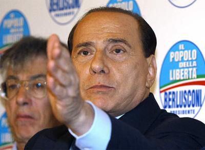 Silvio Berlusconi y Umberto Bossi, durante la conferencia de prensa celebrada ayer en Roma.