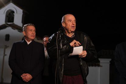 Foreign Minister Álvaro Leyva, at the press conference after the meeting between the Government and the opposition.  Behind, Gerardo Blyde, leader of the Venezuelan anti-Chavistas in this meeting.