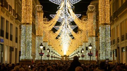 Decoración navideña en la calle Larios de Málaga el 2 de diciembre,