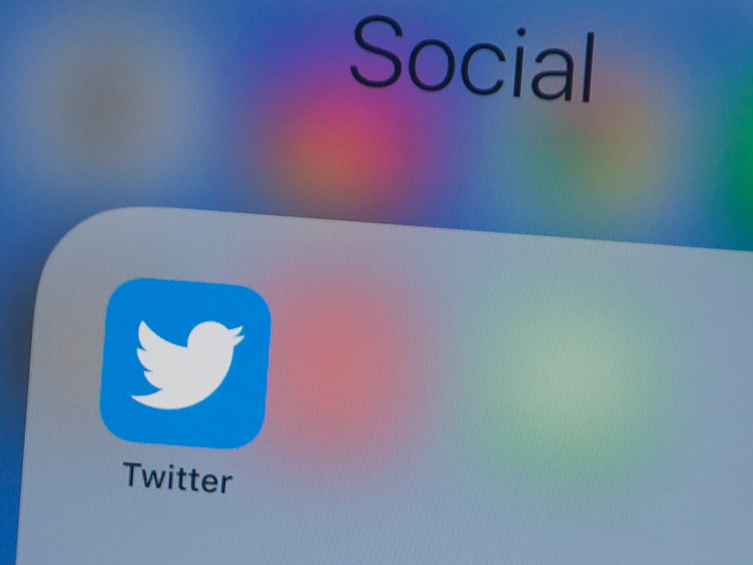 El logo de Twitter en la pantalla de un teléfono móvil, en una imagen del 10 de julio.