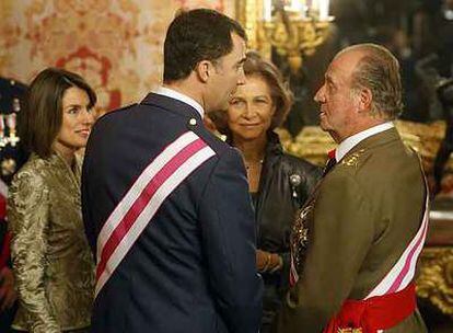 Los Reyes y los príncipes de Asturias, durante la celebración de la Pascua Militar, ayer, en el Palacio Real de Madrid.
