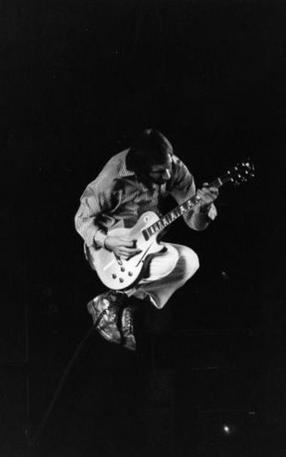 Pete Townshend, durante una actuación en 1975.