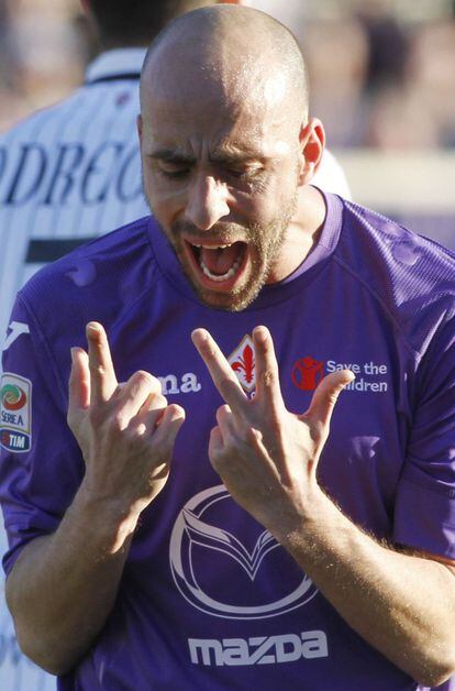 Borja Valero reacciona en el partido contra el Chievo.