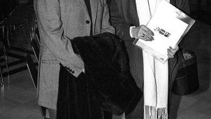 Los escritores Terenci Moix y Carme Riera, en 2001.