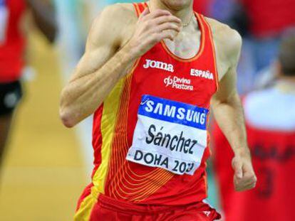 Sergio S&aacute;nchez, camino de la medalla de plata en los 3.000m del Mundial de Doha en pista cubierta, en 2010.
 