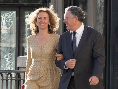 José María Michavila y Alejandra Salinas en el Teatro Real de Madrid, en mayo de 2019.