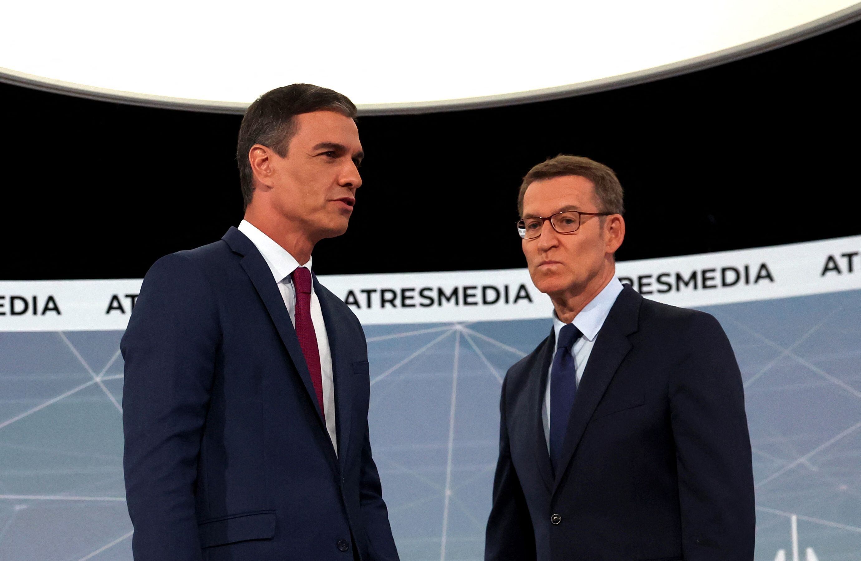 Pedro Sánchez y Alberto Núñez Feijóo, durante el debate de Atresmedia.