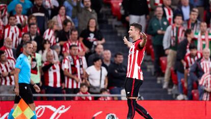 Gorka Guruzeta celebra su primer gol ante el Valladolid este martes en San Mamés.