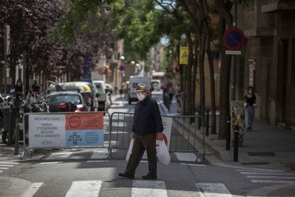 Corte de tráfico de Torrent de L'Olla en Gràcia para dar más espacio al peatón.
