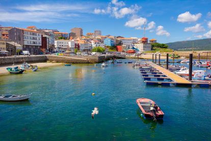Vista del puerto de Fisterra (A Coruña).