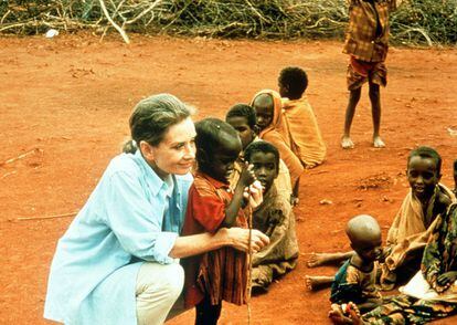 La actriz Audrey Hepburn durante su viaje por Somalia como embajadora de UNICEF (1992).