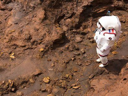 Un astronauta pasea por Riotinto.