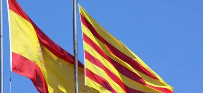 Banderas espa&ntilde;ola y catalana.