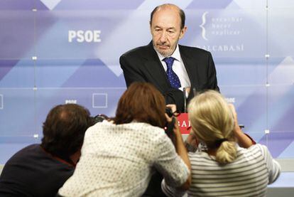 Alfredo Pérez Rubalcaba, momentos antes de su intervención en la sede del PSOE.