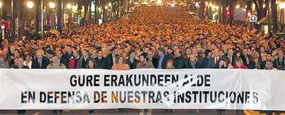 Manifestación en Bilbao en protesta por la condena a los miembros de la Mesa del Parlamento vasco.