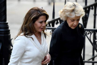 La princesa Haya de Jordania llega a los juzgados junto a su abogada, Fiona Shackleton, en febrero de 2020.