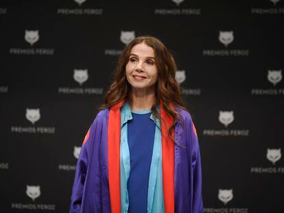 La actriz y cantante Victoria Abril posa antes de una rueda de prensa en el Auditorio del Centro de Arte de Alcobendas en Madrid el 25 de febrero.