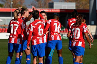 Las jugadoras del Atlético de Madrid femenino durante un partido contra el Betis.