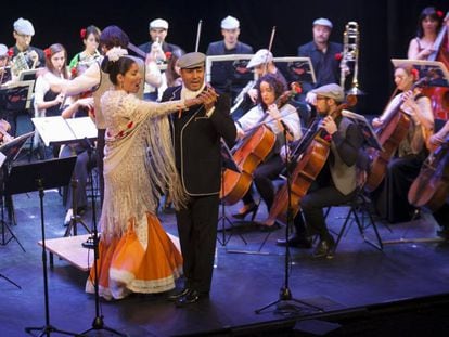 Actuación del grupo Camerata Musicalis en el Teatro Apolo.