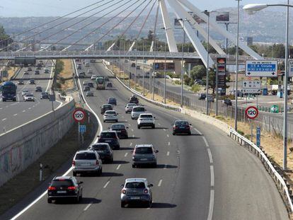 Imagen de la A-6 en sentido salida de Madrid a la altura del kilómetro 19, este miércoles.