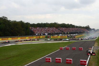Sergio Perez (McLaren) se sale de la pista.