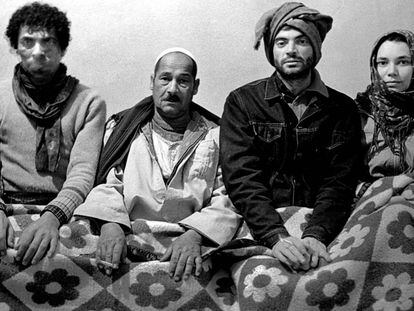 Jordi Esteva (segon per la dreta), amb els seus amics de l’oasi egipci de Bahariya Assem Sharaf, Am Anwar i Beda Taousila, el 1983. 