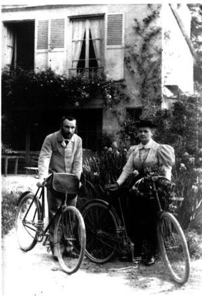 Los ganadores del Nobel Pierre y Marie Curie en una fotografía de 1895.