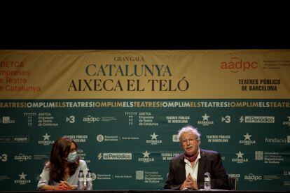 La presidenta de Adetca, Isabel Vidal, y el vicepresidente, Toni Albadalejo, en la presentación de la gala.