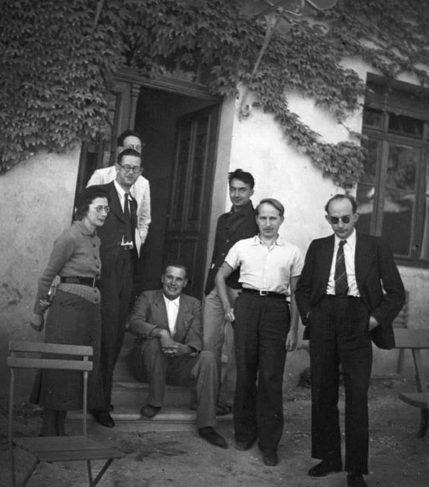 Jean Dieudonné, en el centro, sentado, junto con otros miembros del colectivo en el congreso Bourbaki de 1938.