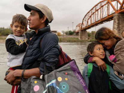 Una familia de migrantes en Piedras Negras, Coahuila, el 21 de diciembre.