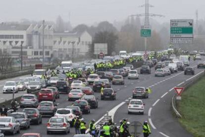 Corte de una autopista en Rennes, al sur de Francia.