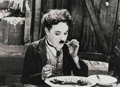 Charles Chaplin en una escena de la película 'La quimera del oro'.